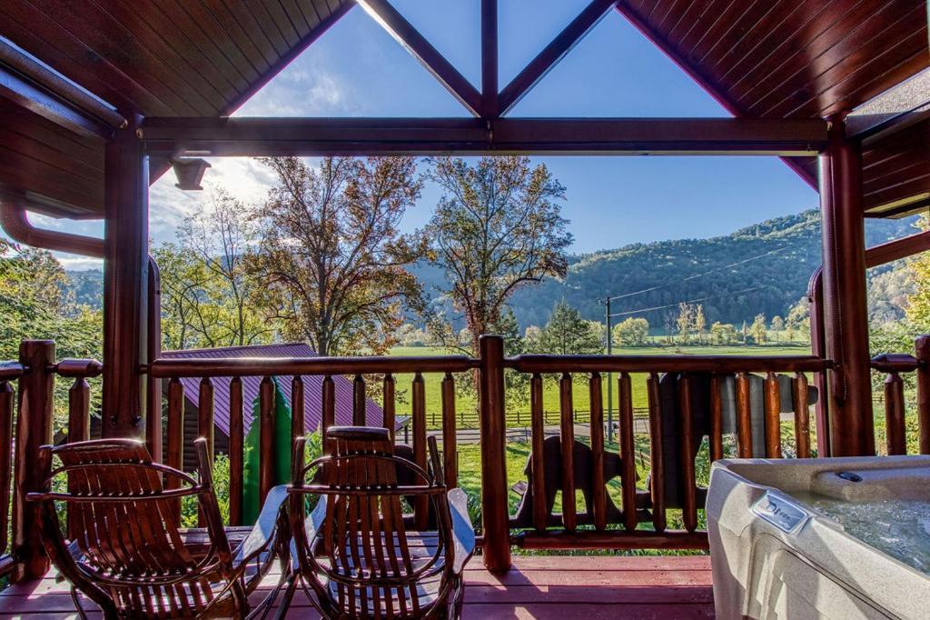 Papa Bear, Hot Tub, Wifi, 1089 Free Tickets Each Paid Day, Dollywood And More 塞维尔维尔 外观 照片