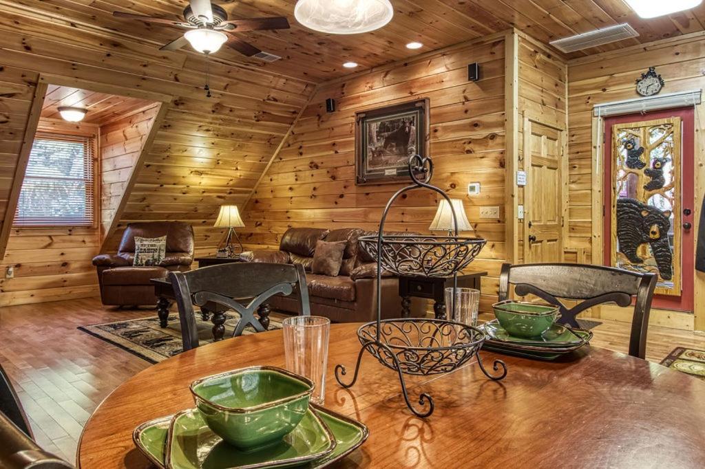 Papa Bear, Hot Tub, Wifi, 1089 Free Tickets Each Paid Day, Dollywood And More 塞维尔维尔 外观 照片